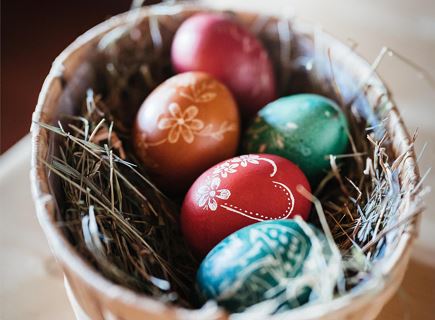 I jun a üs: Easter egg hunt – discovering Easter traditions