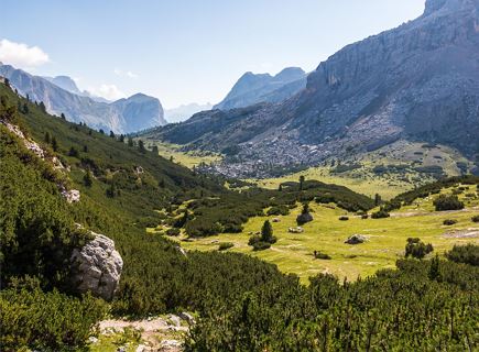 Crossing the legendary Fanes plateau: majestic rocks and flower-filled meadows