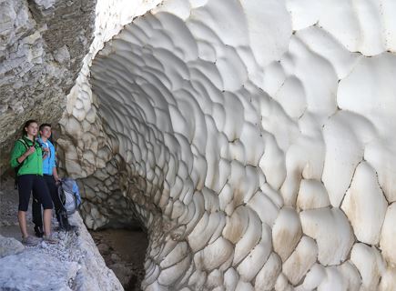 The incredible snow cave. Discovering the wonder of Tru di Pra