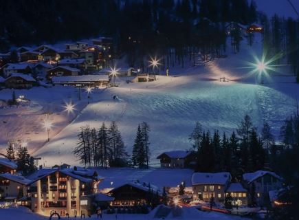 Wolves Night - Skiing by night