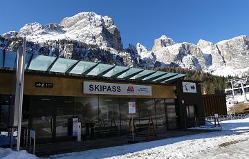 Ski pass office Colfosco